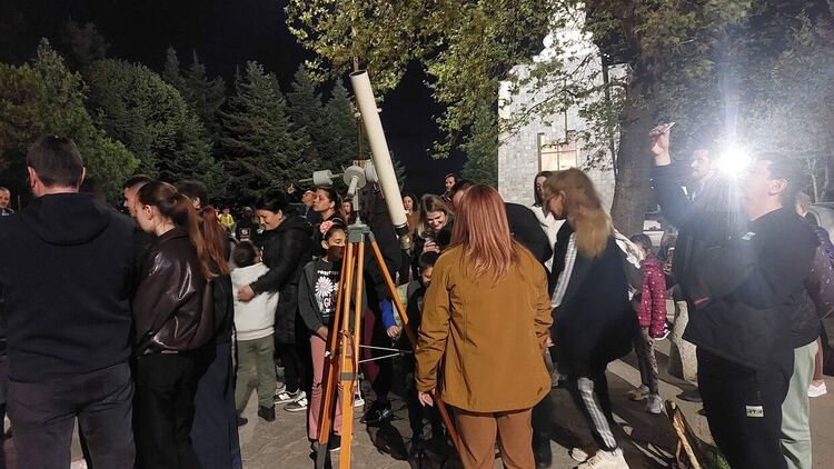 Стотици хасковлии наблюдаваха космически тела в Световния ден на астрономията