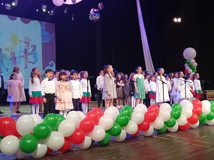 С голям концерт-спектакъл ОУ &bdquo;Юрий Гагарин&ldquo; - Смолян отпразнува 145 години от създаването си 