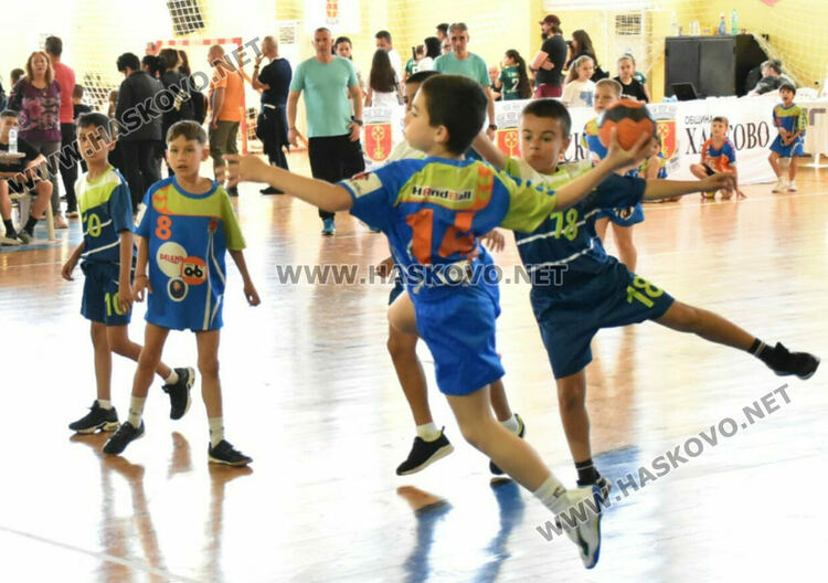 Турнир по минихандбал се проведе в Хасково
