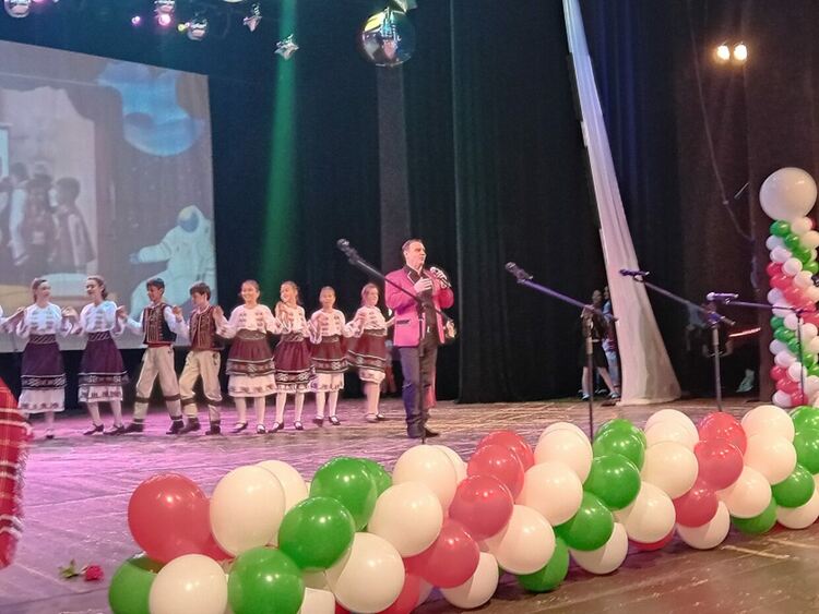 С голям концерт-спектакъл ОУ &bdquo;Юрий Гагарин&ldquo; - Смолян отпразнува 145 години от създаването си 