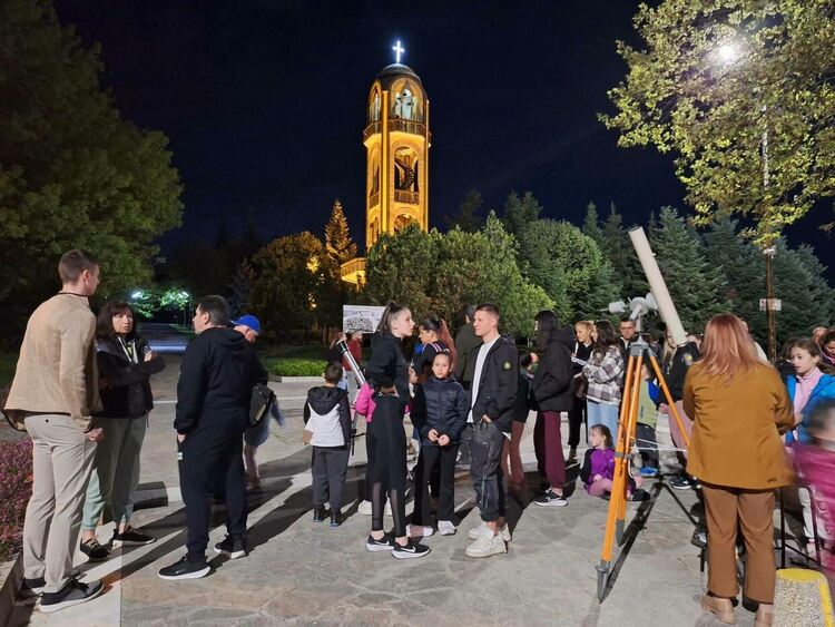 Стотици хасковлии наблюдаваха космически тела в Световния ден на астрономията