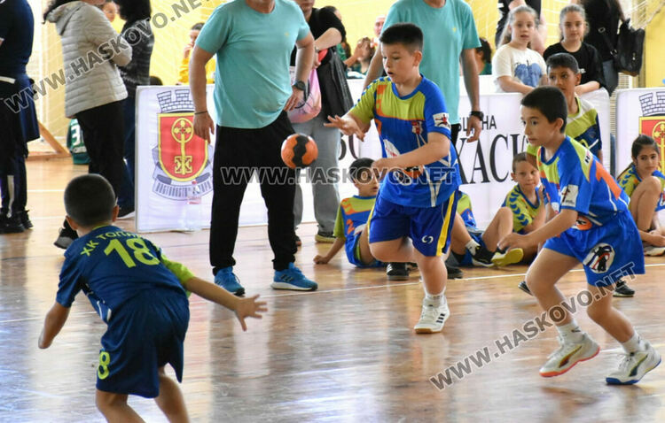 Турнир по минихандбал се проведе в Хасково