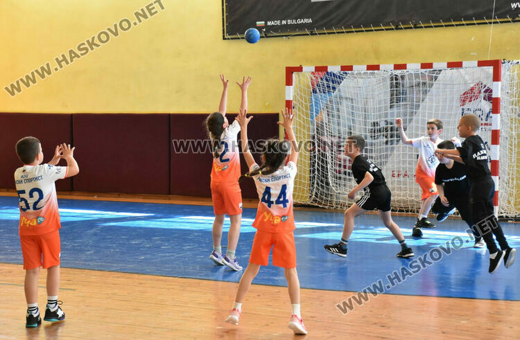 Турнир по минихандбал се проведе в Хасково