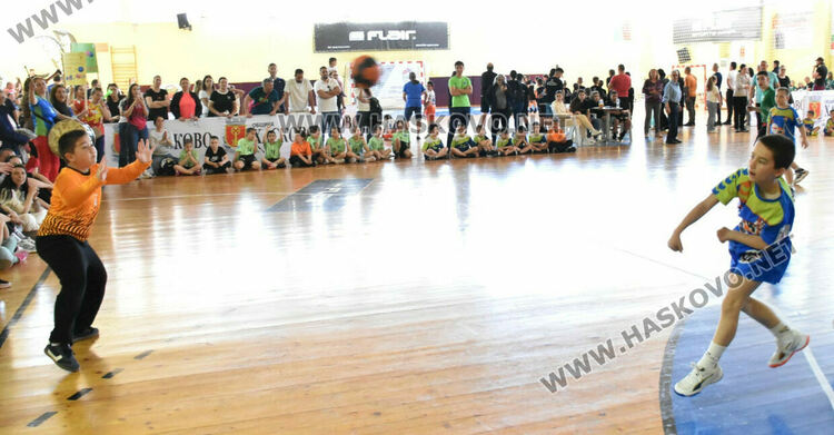 Турнир по минихандбал се проведе в Хасково