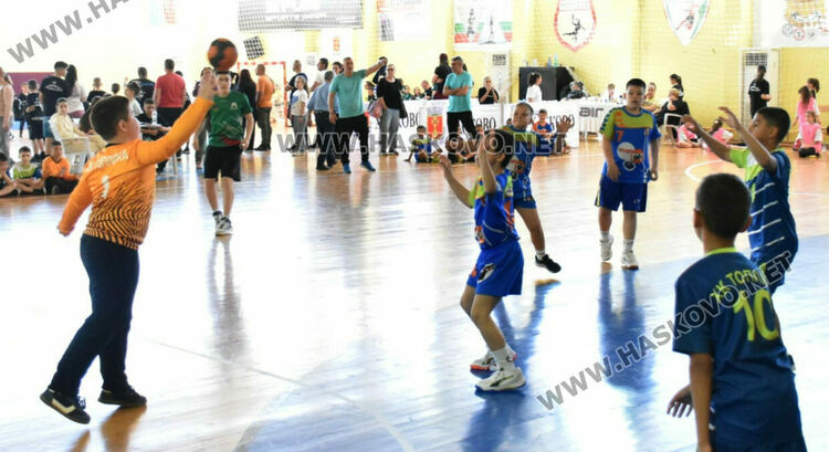 Турнир по минихандбал се проведе в Хасково