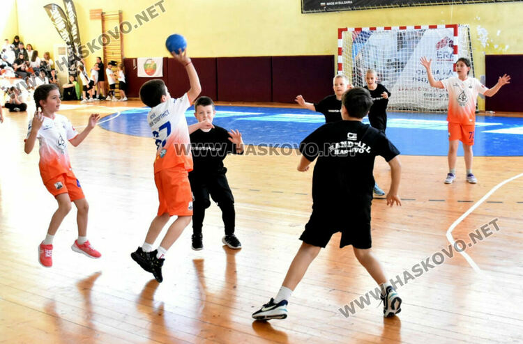 Турнир по минихандбал се проведе в Хасково