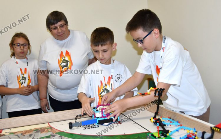 Хасковски таланти от школата &bdquo;Вале&ldquo; покориха националния връх в състезание по роботика