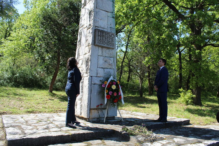 Димитровград отбеляза 67 години кончината на поета Пеньо Пенев