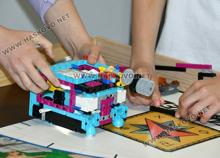 Хасковски таланти от школата &bdquo;Вале&ldquo; покориха националния връх в състезание по роботика