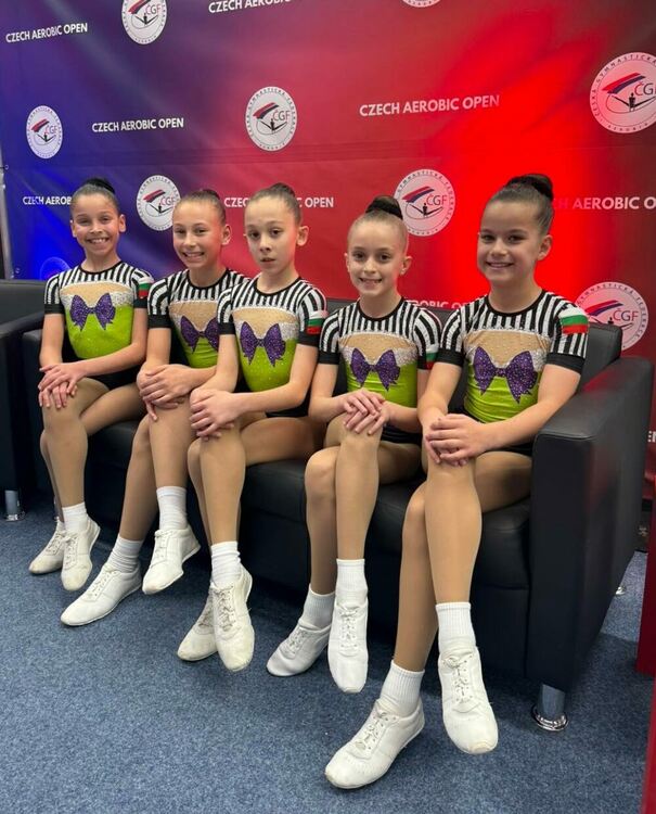 Седем медала за състезателките на &bdquo;Мега спорт&ldquo; на турнир в Чехия