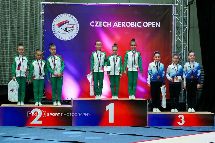 Седем медала за състезателките на &bdquo;Мега спорт&ldquo; на турнир в Чехия
