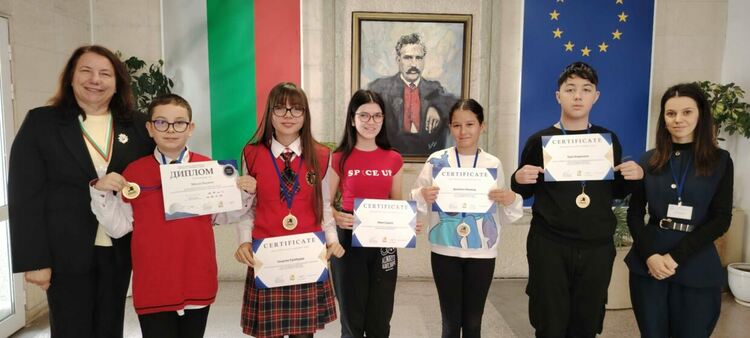 Ученици бяха отличени с медали и сертификати от международните олимпиади &bdquo;Кингс&ldquo; 