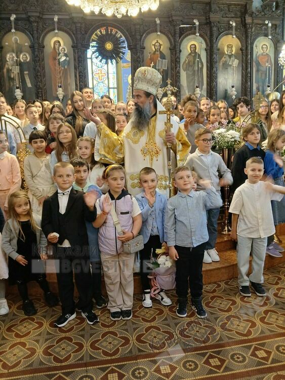 Патриарх Данаил награди дете от Кърджали за участие в национален конкурс