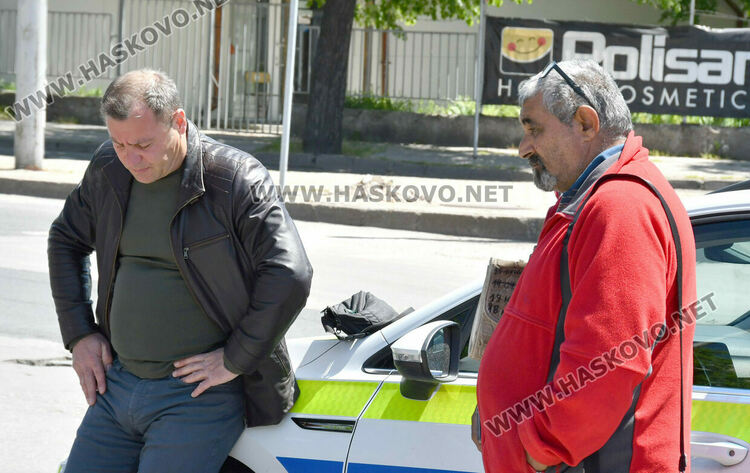 &bdquo;Мерцедес&ldquo; удари джип &bdquo;Хонда&ldquo; на кръстовището до Цигарената фабрика в Хасково