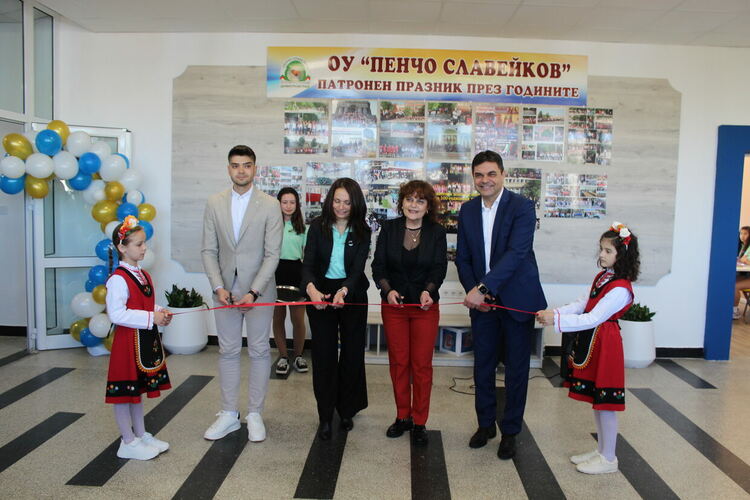 На патронния си празник Славейковци се сдобиха и със STEM център