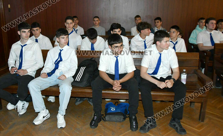 Ученици се запознаха с начина на действие на единния спешен номер 112