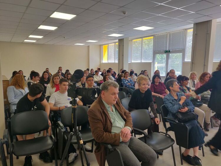 Гимназисти от ФСГ-Хасково разкриха тъмната формула на отровите в Европейската история