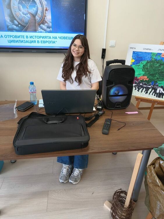 Гимназисти от ФСГ-Хасково разкриха тъмната формула на отровите в Европейската история