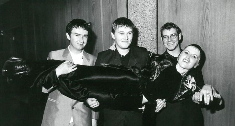 Песента &bdquo;Linger&ldquo; на The Cranberries отново завладява младите с носталгията си към 90-те години