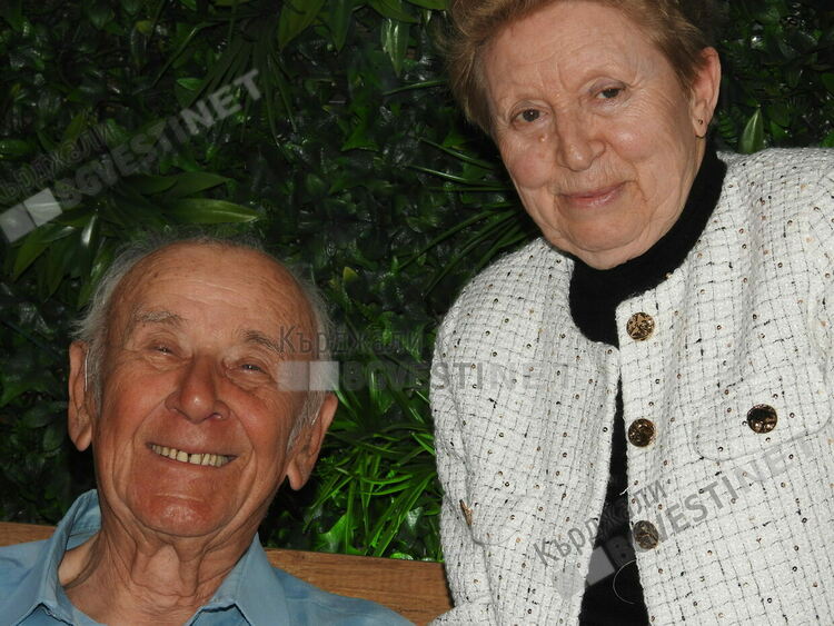 Строителите на Кърджали почетоха доайенът Емил Младенов за неговия юбилей