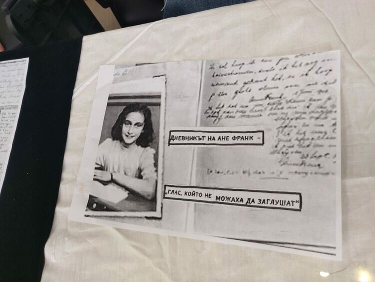 Гимназисти от ФСГ-Хасково разкриха тъмната формула на отровите в Европейската история