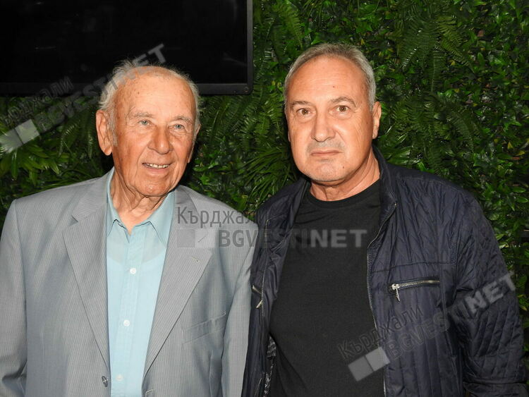 Строителите на Кърджали почетоха доайенът Емил Младенов за неговия юбилей