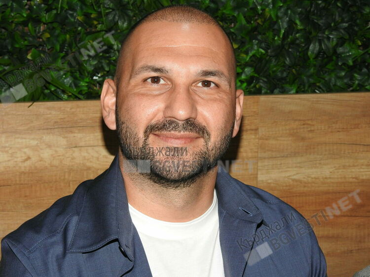 Строителите на Кърджали почетоха доайенът Емил Младенов за неговия юбилей