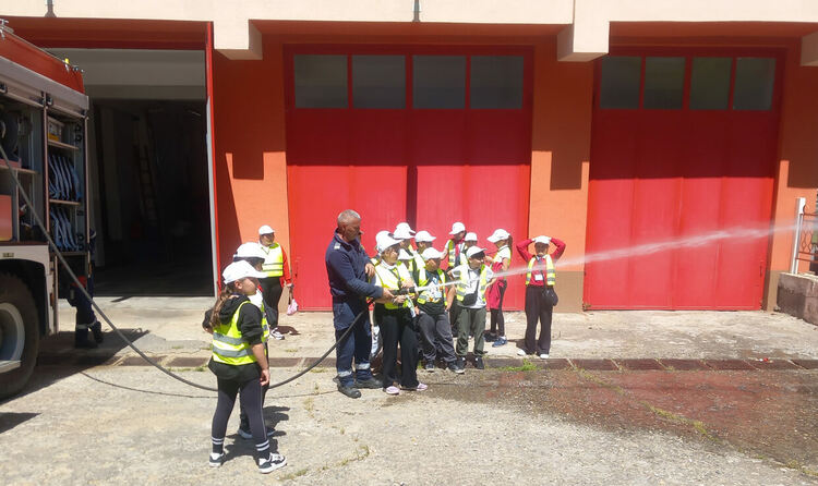 Учениците от Детско полицейско управление в Крумовград опознаха дейността на пожарникарите