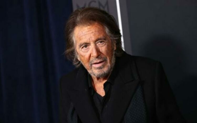 Ал Пачино показа как се празнува на 86 &ndash; танци, настроение и сладка изненада