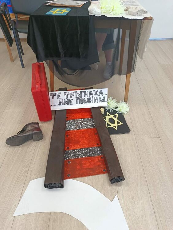 Гимназисти от ФСГ-Хасково разкриха тъмната формула на отровите в Европейската история