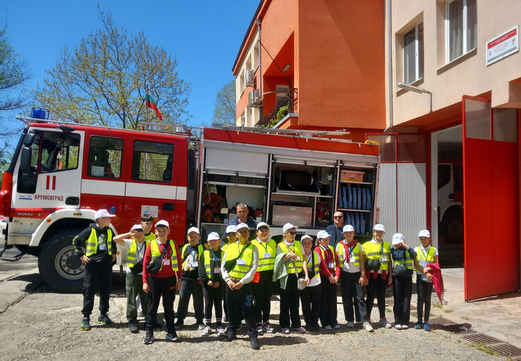 Учениците от Детско полицейско управление в Крумовград опознаха дейността на пожарникарите