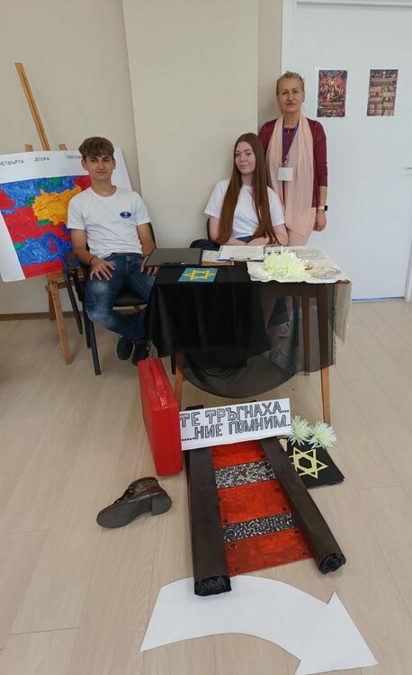 Гимназисти от ФСГ-Хасково разкриха тъмната формула на отровите в Европейската история