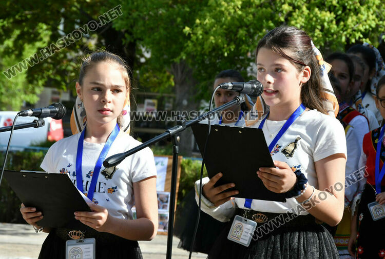 В ОУ &bdquo;Христо Смирненски&ldquo; показаха клубните си дейности в пъстър празник