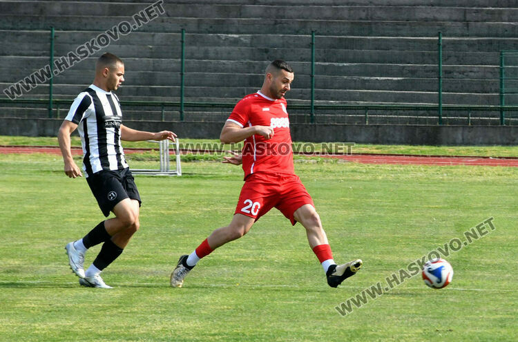 ОФК &bdquo;Хасково&ldquo; с минимален успех над &bdquo;смърфовете&ldquo; 