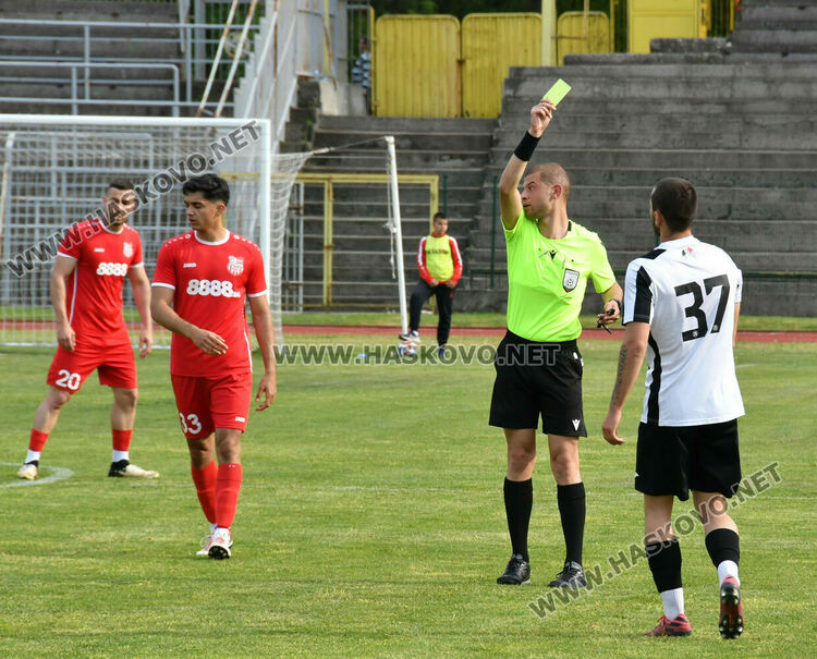 ОФК &bdquo;Хасково&ldquo; с минимален успех над &bdquo;смърфовете&ldquo; 