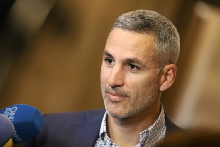 Гюров: Рафтовете на ''Магазин за хората'' са празни, а сметките източени