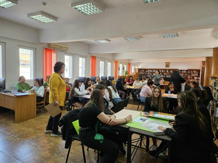 Открит урок за творчеството на Пеньо Пенев се проведе в Градската библиотека в Димитровград