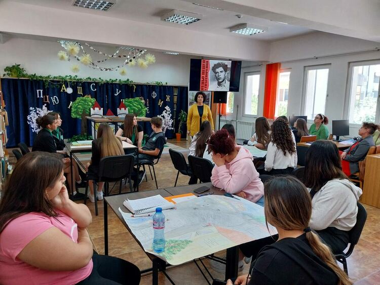 Открит урок за творчеството на Пеньо Пенев се проведе в Градската библиотека в Димитровград