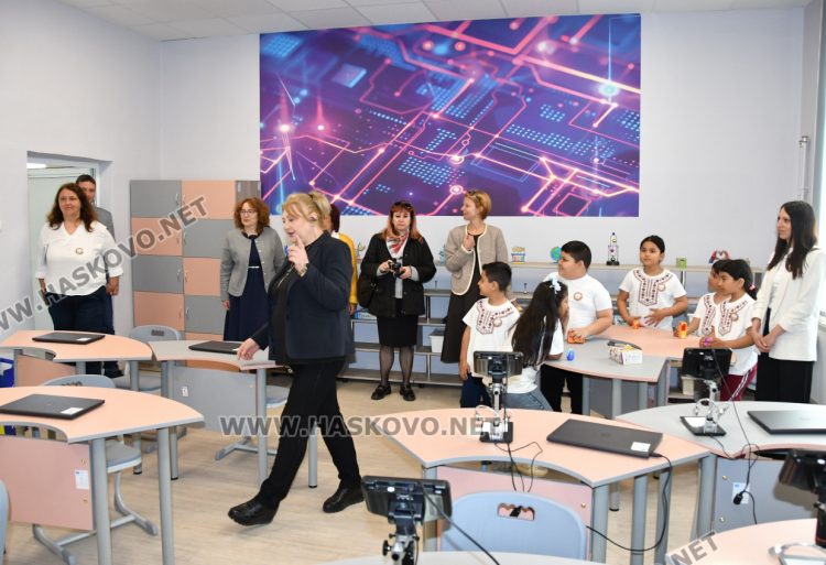 НУ &bdquo;Георги Сава Раковски&ldquo; в Хасково вече има модерен STEM център