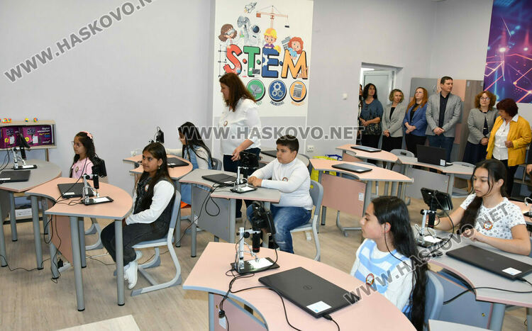 НУ &bdquo;Георги Сава Раковски&ldquo; в Хасково вече има модерен STEM център