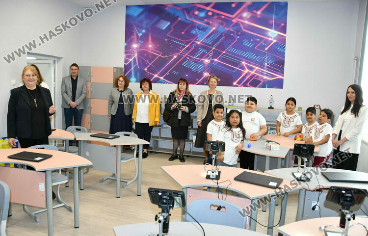 НУ &bdquo;Георги Сава Раковски&ldquo; в Хасково вече има модерен STEM център