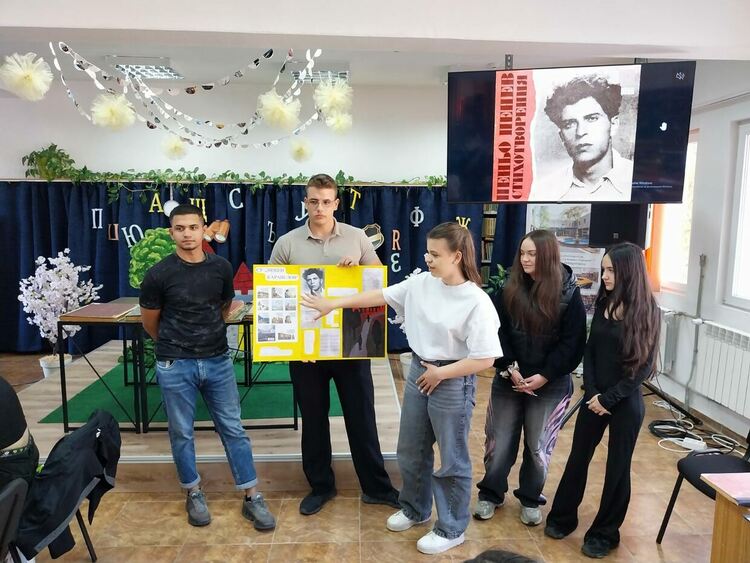 Открит урок за творчеството на Пеньо Пенев се проведе в Градската библиотека в Димитровград