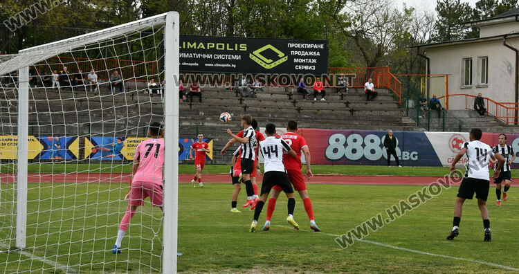 ОФК &bdquo;Хасково&ldquo; с минимален успех над &bdquo;смърфовете&ldquo; 