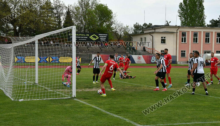 ОФК &bdquo;Хасково&ldquo; с минимален успех над &bdquo;смърфовете&ldquo; 