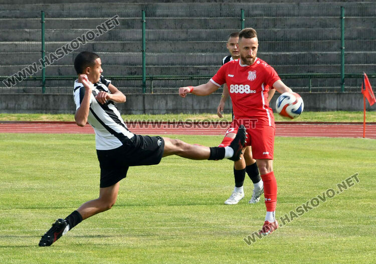 ОФК &bdquo;Хасково&ldquo; с минимален успех над &bdquo;смърфовете&ldquo; 