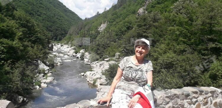 Елена Топалова