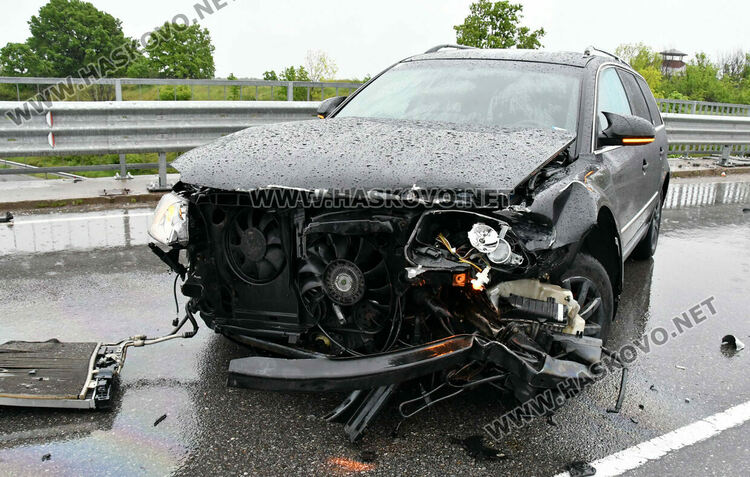 Фолксваген катастрофира на изхода на Хасково