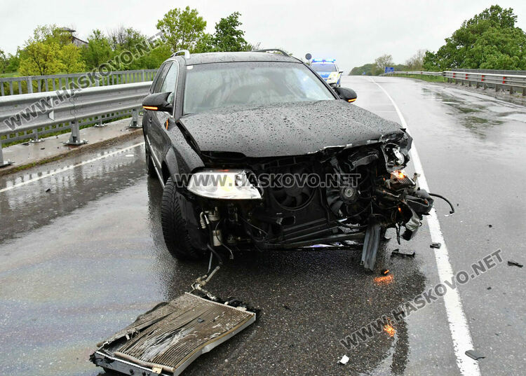 Фолксваген катастрофира на изхода на Хасково