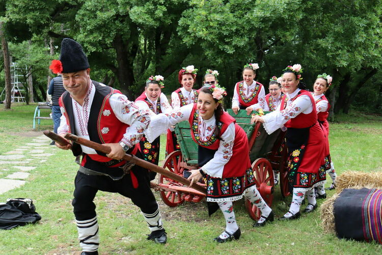 &bdquo;Китна Тракия пее и танцува&ldquo; и Фестивал на камерния танц през май