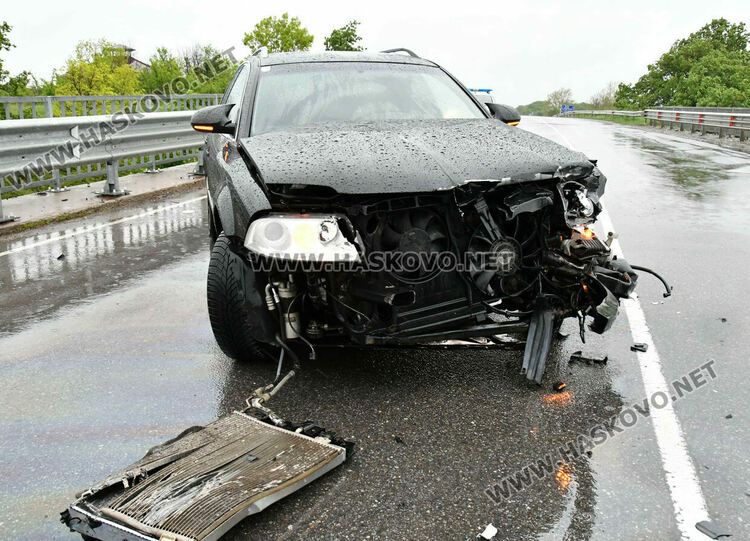 Фолксваген катастрофира на изхода на Хасково